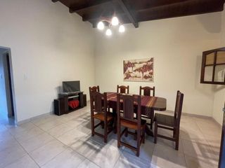 Casa impecable, bien ubicada