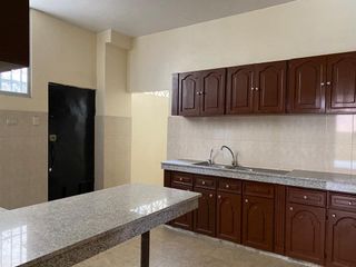 Foto 3 de VENTA DE AMPLIA CASA EN CDLA MOREJON ALMEIDA