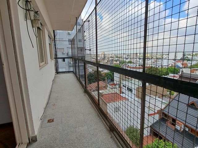 3 AMB AL CONTRAFRENTE CON BALCON