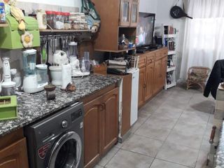 Casa en venta - 2 dormitorios 1 baño - Cochera - 90mts2 - Los Hornos, La Plata