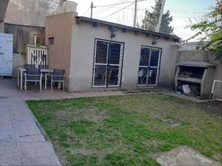 Casa en venta - 3 dormitorios 2 baños - 200mts2 - Manuel B. Gonnet, La Plata