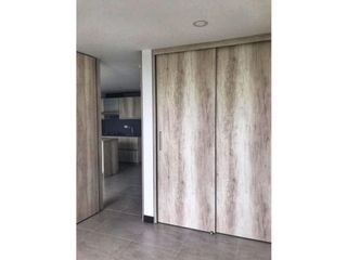 Foto 4 de Hermoso apartaestudio sobre Avenida Centenario en venta