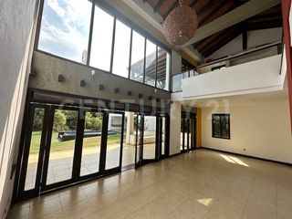 Foto 4 de ESPECTACULAR CASA EN ALQUILER