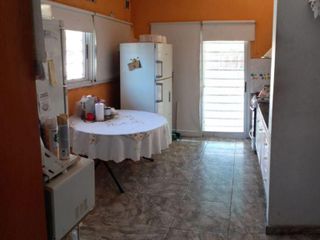 Casa en venta - 3 dormitorios 3 baños - 1200mts2 - Ringuelet, La Plata