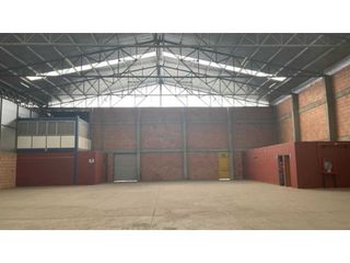 Foto 13 de BODEGA EN ARRIENDO MADRID 1500 M²