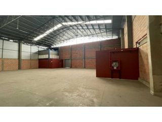 Foto 10 de BODEGA EN ARRIENDO MADRID 1500 M²