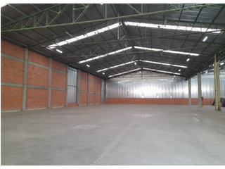 Foto 3 de BODEGA EN ARRIENDO MADRID 1500 M²