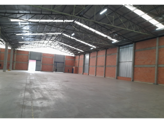 Foto 2 de BODEGA EN ARRIENDO MADRID 1500 M²