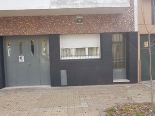 Casa en venta - 5 dormitorios 3 baños - Cochera - 161,25mts2 - La Plata