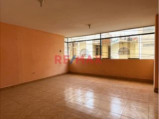 Foto 3 de ¡Venta De Casa  En Esquina En Urb. Santa Isabel!