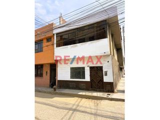 Foto 2 de ¡Venta De Casa  En Esquina En Urb. Santa Isabel!