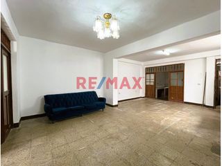 Foto 4 de ¡Venta De Casa  En Esquina En Urb. Santa Isabel!