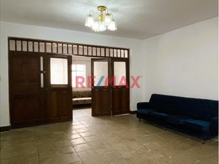 Foto 5 de ¡Venta De Casa  En Esquina En Urb. Santa Isabel!