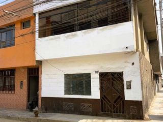 Foto 1 de ¡Venta De Casa  En Esquina En Urb. Santa Isabel!