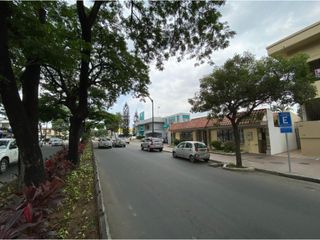 Guayaquil, Urdesa Central se vende casa en corredor comercial 