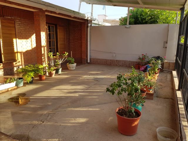 Venta Casa 2 dorm + Dpto - Allen