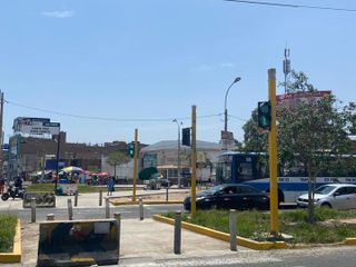 Alquiler COMERCIAL de Casa de Tres Pisos En Chimpuocllo Carabayllo