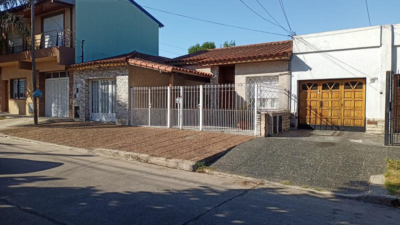 Casa En Venta En Ezpeleta | PROPERATI