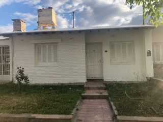 Foto 1 de ALQUILER-CASA-BARRIO SANTA ANA GUAYMALLEN
