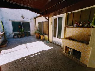 Casa de 3 ambientes con garage patio y terraza con dependencia (quincho/taller)