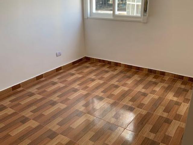 IMPECABLE Y AMPLIO TRES AMBIENTES CON BALCON . APTO PROF.