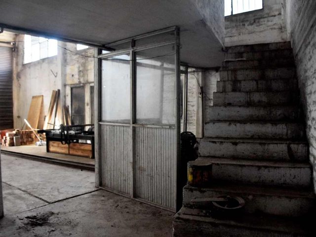 VENTA  GALPÓN DOS PLANTA CON OFICINA Y ENTREPISO