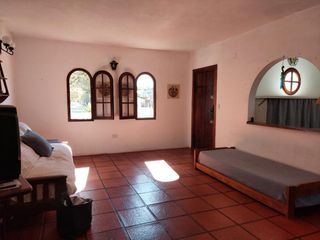 Casa en venta - 2 Dormitorios 1 Baño - 85 mts2 - Mar Del Tuyu