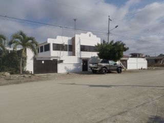 Casa Rentera Vendo  Ballenita, Santa Elena, a 2 cuadras en la playa,
