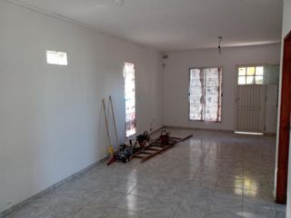 Casa venta - 2 dormitorios 1 baño - 308mts2 totales - Barrio Gambier