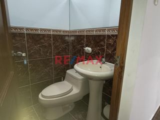Foto 2 de Descubre la serenidad y comodidad de vivir cerca del mar en este encantador departamento flat ubicado en el corazón de Huanchaco, Trujillo. 🌊

🏠 **D