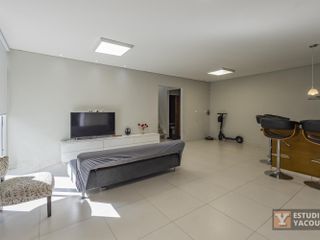 Casa en venta - 3 dormitorios 2 baños - Cochera - 198mts2 - La Plata
