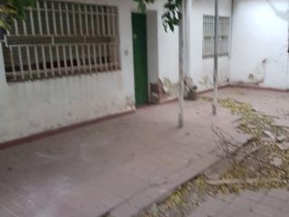Foto 3 de Barrio A.T.E., se vende casa amplia para reciclar