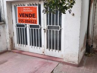 Foto 1 de Barrio A.T.E., se vende casa amplia para reciclar