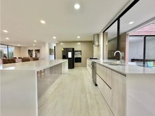 Foto 3 de Espectacular casa en Arriendo Las Palmas Medellín