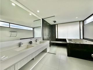 Foto 16 de Espectacular casa en Arriendo Las Palmas Medellín