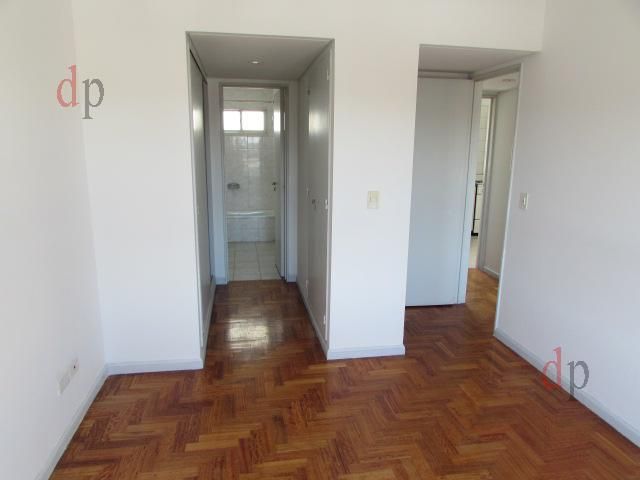 Coghlan (Rivera y Zapiola) - Semipiso 3 amb con COCHERA FIJA - suite - toilette c/ducha - muy luminoso.-