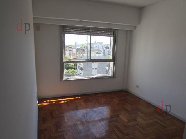 Coghlan (Rivera y Zapiola) - Semipiso 3 amb con COCHERA FIJA - suite - toilette c/ducha - muy luminoso.-