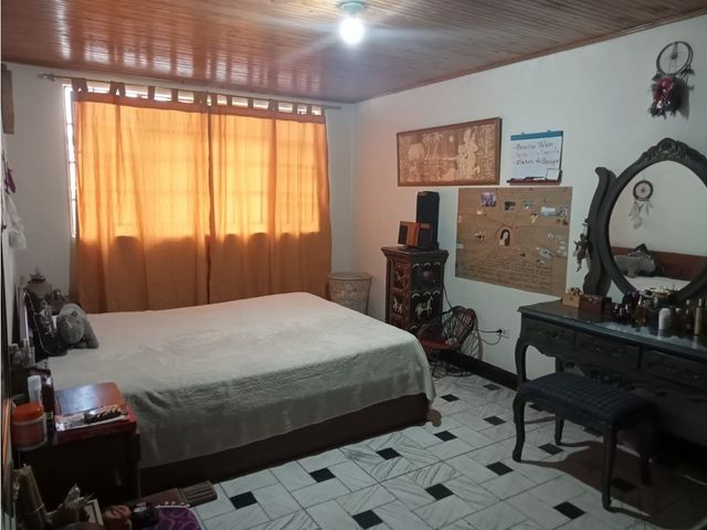 VENDO CASA EN EL TEMPLETE SUR CENTRAL