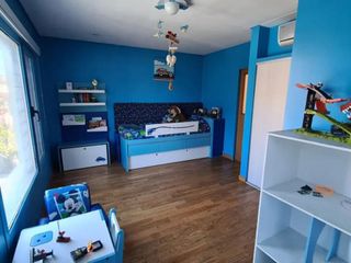Casa en venta - 4 dormitorios 4 baños - Cochera - 230mts2 - Don Bosco, Quilmes