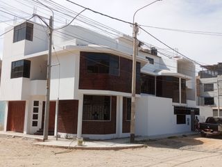 Foto 1 de 🏠 **¡Oportunidad Única en Pimentel, Chiclayo!** 🌟

Te presentamos esta amplia y versátil casa urbana en ESQUINA ubicada en la atractiva Urb La Plata