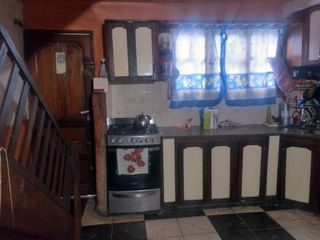 Foto 6 de SE VENDE CASA DE DOS PLANTAS MÃS GALPÃN EN BARRIO SAN ROQUE