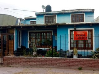 Foto 4 de SE VENDE CASA DE DOS PLANTAS MÃS GALPÃN EN BARRIO SAN ROQUE