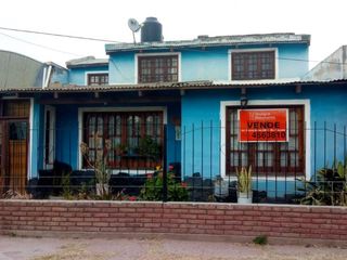Foto 5 de SE VENDE CASA DE DOS PLANTAS MÃS GALPÃN EN BARRIO SAN ROQUE