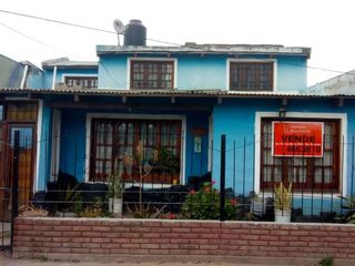Foto 1 de SE VENDE CASA DE DOS PLANTAS MÃS GALPÃN EN BARRIO SAN ROQUE
