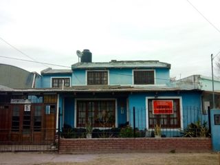 Foto 2 de SE VENDE CASA DE DOS PLANTAS MÃS GALPÃN EN BARRIO SAN ROQUE