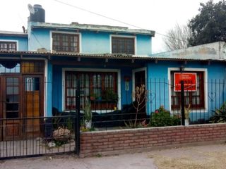 Foto 3 de SE VENDE CASA DE DOS PLANTAS MÃS GALPÃN EN BARRIO SAN ROQUE