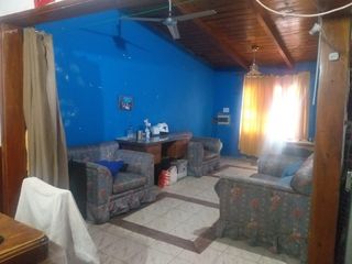 Foto 18 de SE VENDE CASA DE DOS PLANTAS MÃS GALPÃN EN BARRIO SAN ROQUE