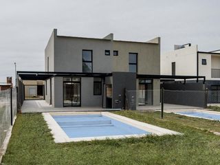 Casa en venta en Roldán 3 dormitorios c/ patio y parrillero