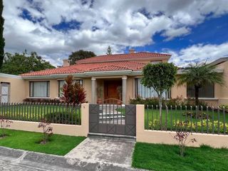 RENTO CASA EN JACARANDA