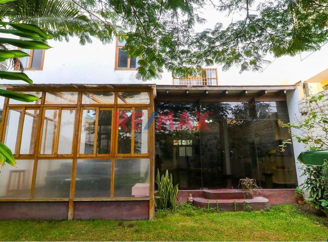 Casa en Venta en Jesús María - Więcej